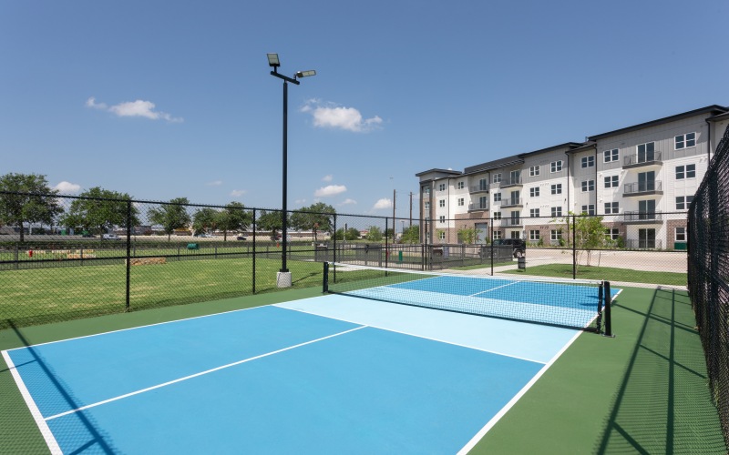 pickle ball court at broadstone baybrook aparmtents in webster